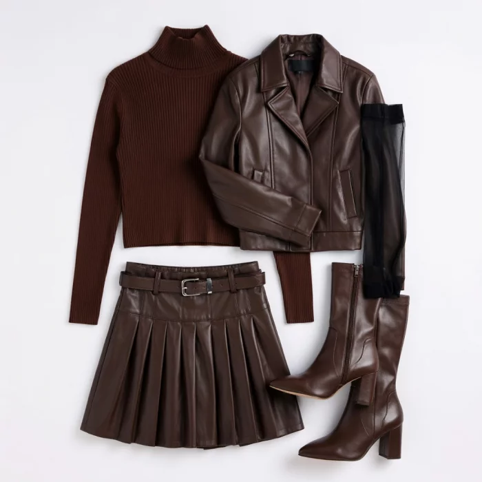 Look chic monocromatico marrone in pelle